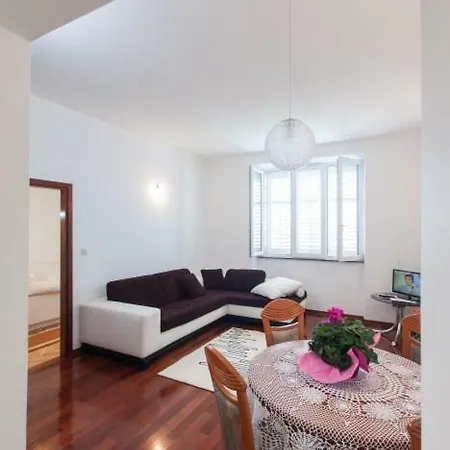 Apartment Orange *