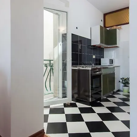 Orange Apartment *